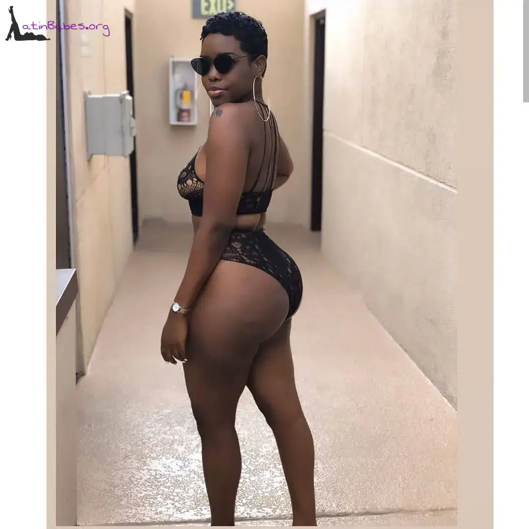 sexy Jamaican female pic